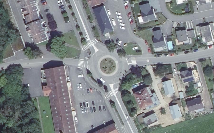 Vue aérienne du Rond-point anonyme n°25907568