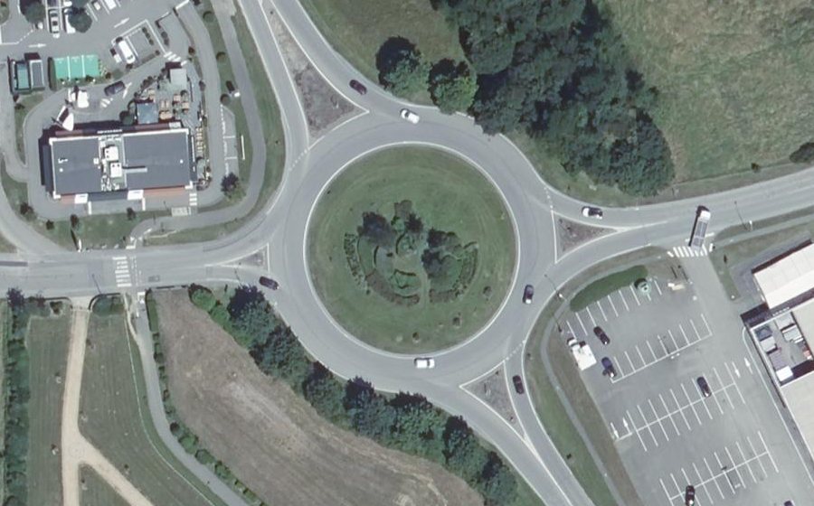 Vue aérienne du Rond-point anonyme n°25907574
