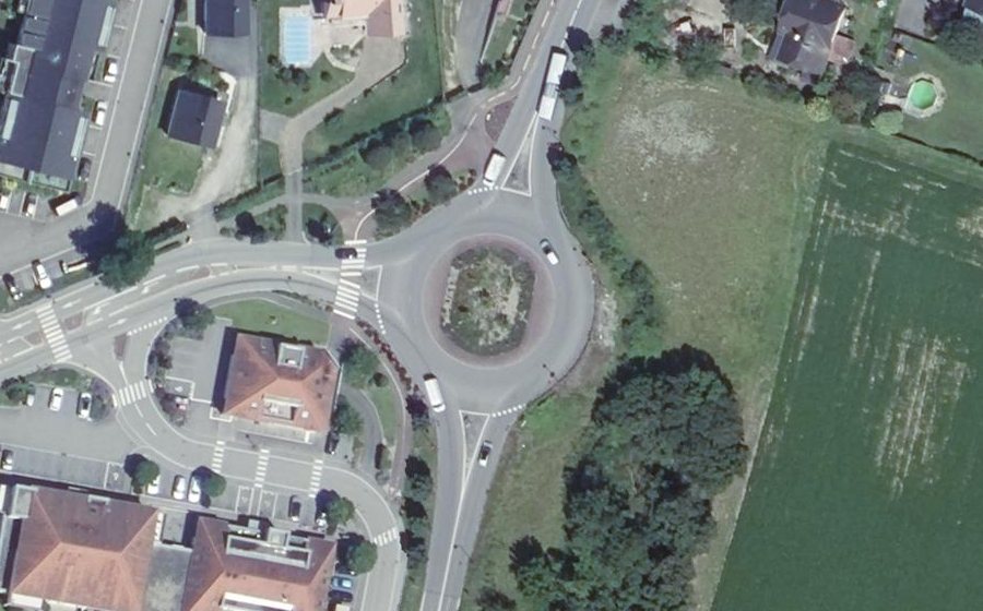 Vue aérienne du Rond-point anonyme n°25907631