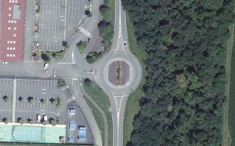 Vue aérienne du Rond-point anonyme n°25907687