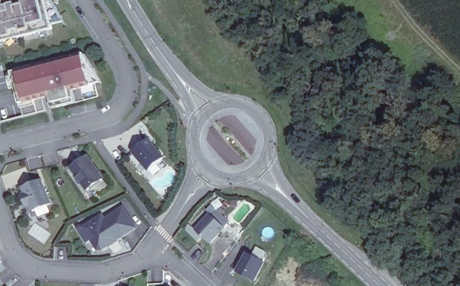 Vue aérienne du Rond-point anonyme n°25907689