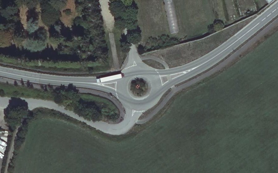 Vue aérienne du Rond-point anonyme n°259088082