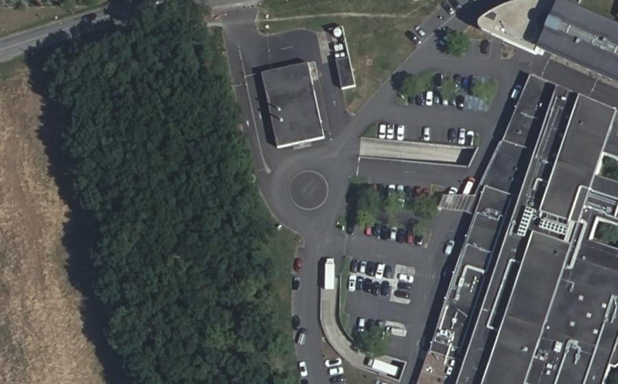 Vue aérienne du Rond-point anonyme n°259109406