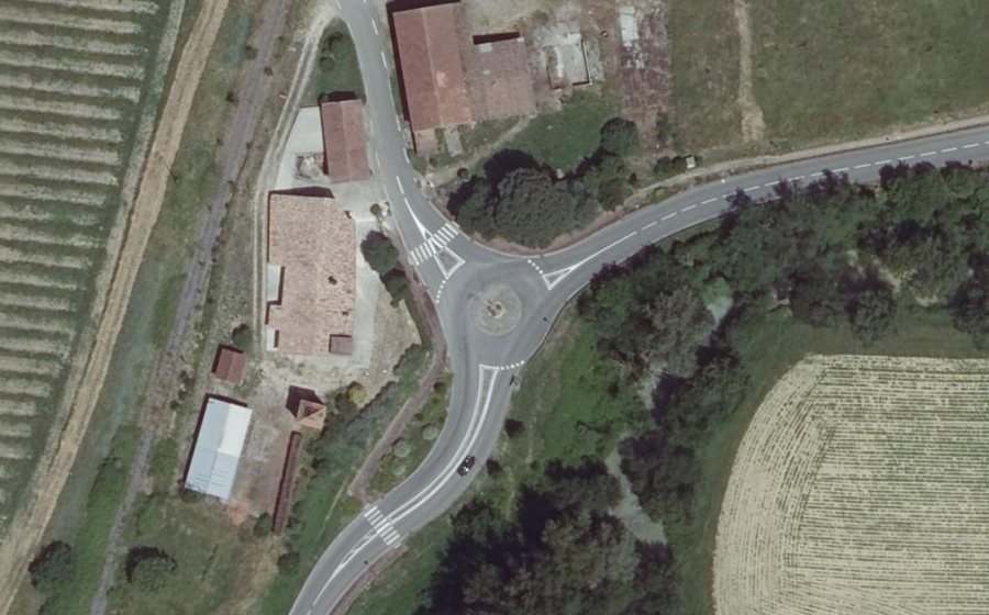 Vue aérienne du Rond-point anonyme n°259113459