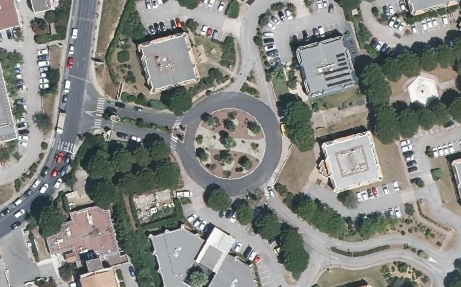 Vue aérienne du Rond-point anonyme n°25914582