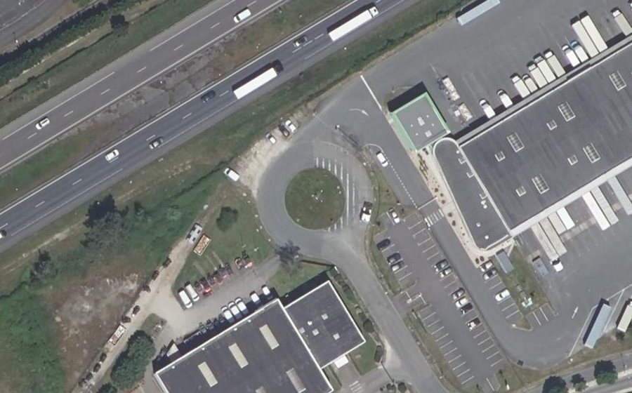 Vue aérienne du Rond-point anonyme n°25915570