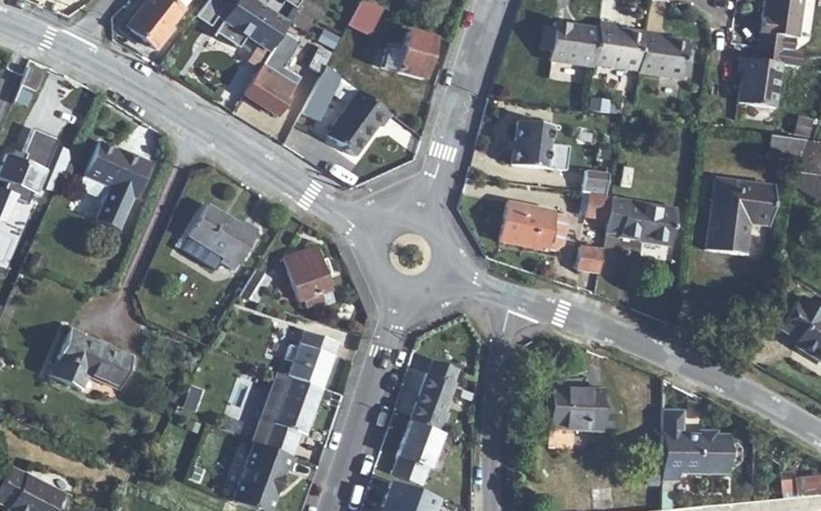 Vue aérienne du Rond-point anonyme n°25915933