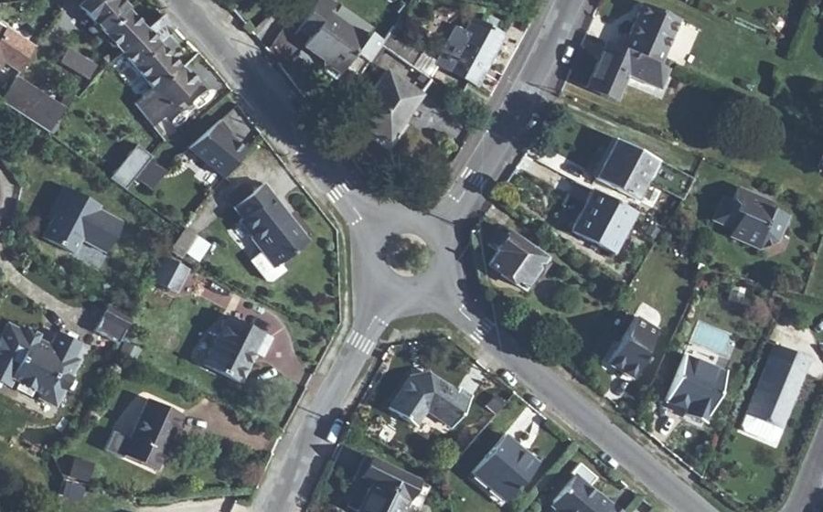 Vue aérienne du Rond-point anonyme n°25916125