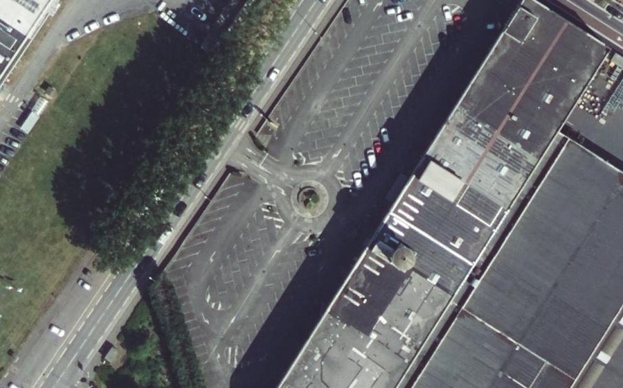 Vue aérienne du Rond-point anonyme n°259167612