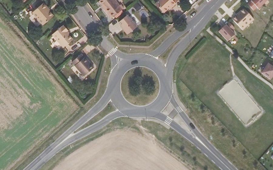 Vue aérienne du Rond-point anonyme n°25918522