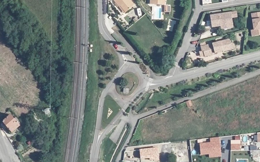 Vue aérienne du Rond-point anonyme n°259212269