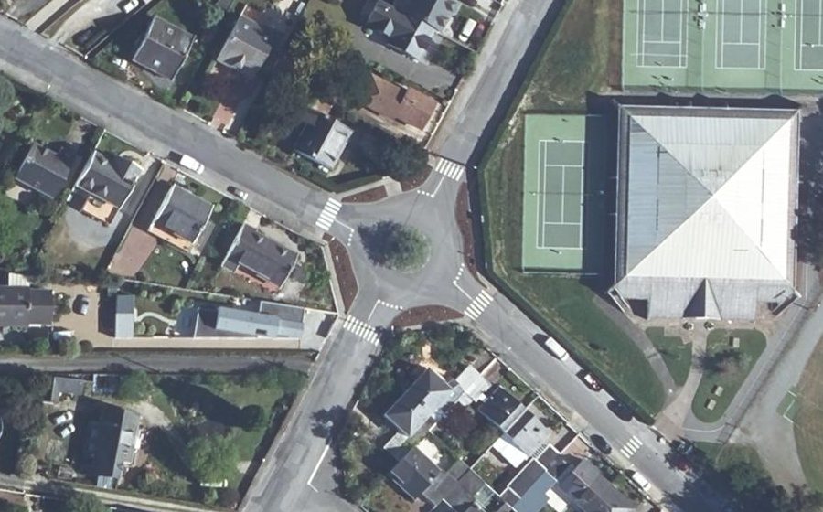 Vue aérienne du Rond-point anonyme n°25921763