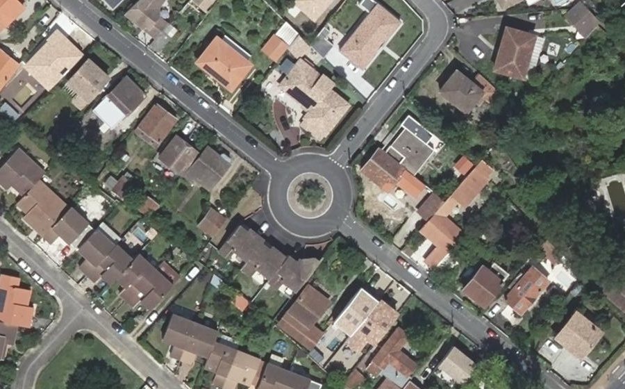 Vue aérienne du Rond-point anonyme n°25928081