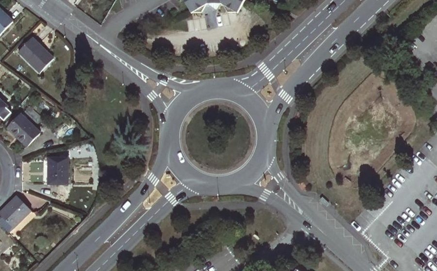 Vue aérienne du Rond-point anonyme n°25930063