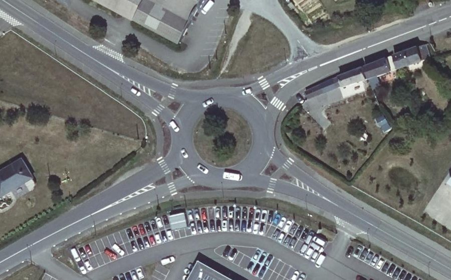 Vue aérienne du Rond-point anonyme n°25930069