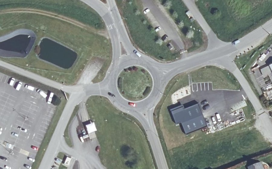 Vue aérienne du Rond-point anonyme n°25931060