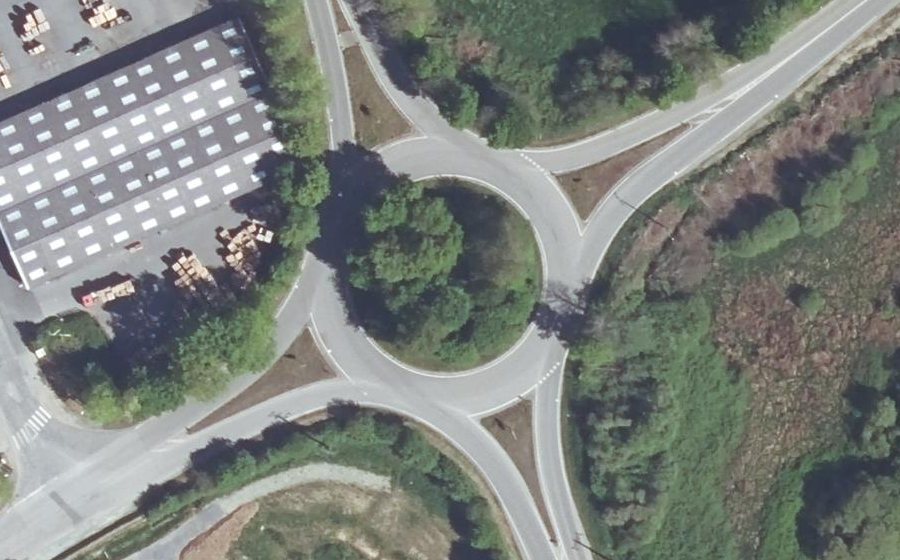 Vue aérienne du Rond-point anonyme n°25931514