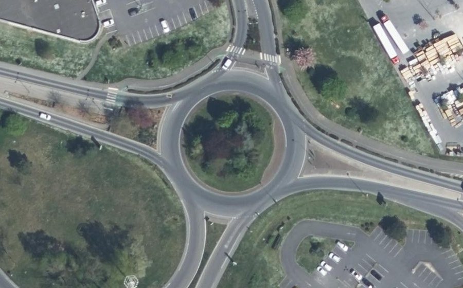 Vue aérienne du Rond-point anonyme n°25933919