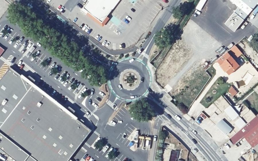 Vue aérienne du Rond-point anonyme n°25934958