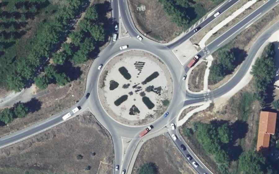 Vue aérienne du Rond-point anonyme n°25934971