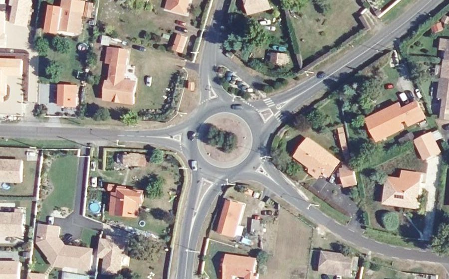 Vue aérienne du Rond-point anonyme n°25935242