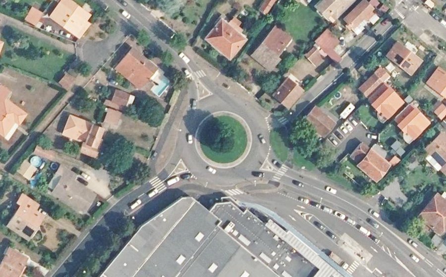 Vue aérienne du Rond-point anonyme n°25935685