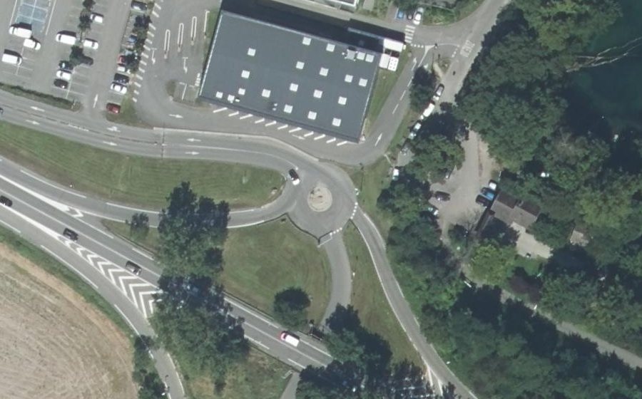 Vue aérienne du Rond-point anonyme n°25935958