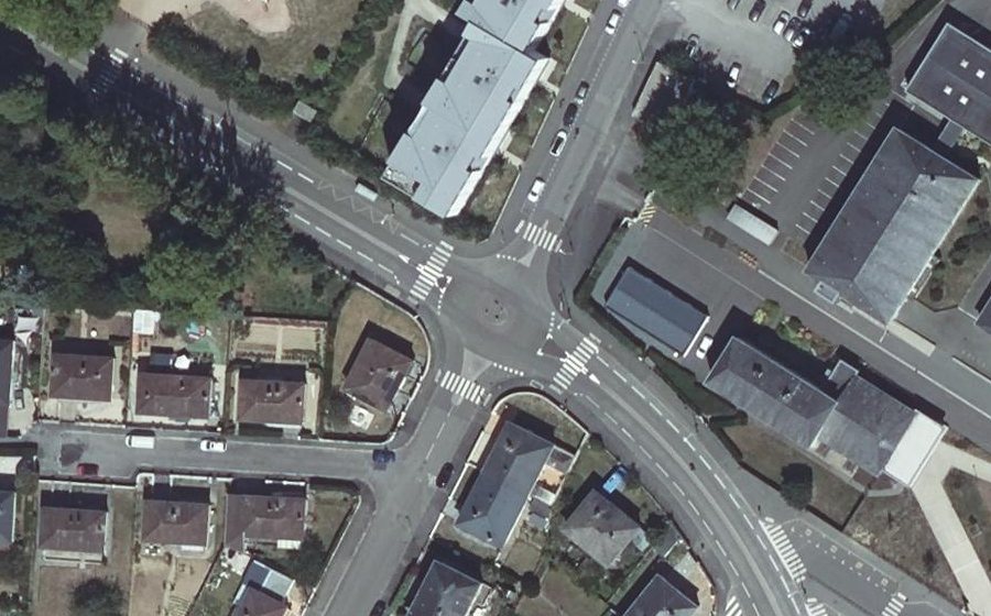 Vue aérienne du Rond-point anonyme n°25936137