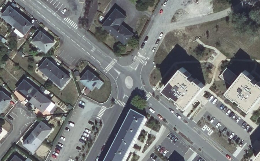 Vue aérienne du Rond-point anonyme n°25936139