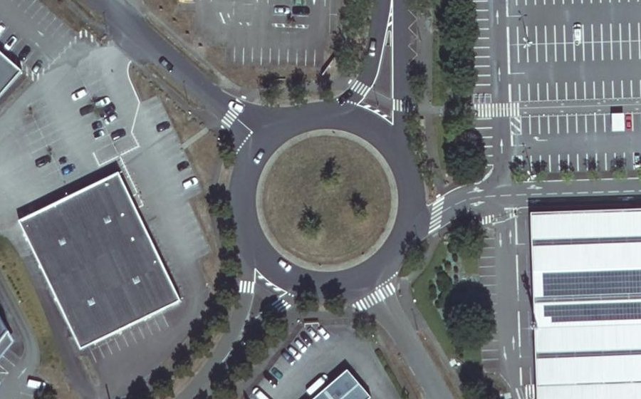 Vue aérienne du Rond-point anonyme n°25936159