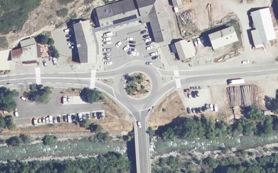 Vue aérienne du Rond-point anonyme n°25941068