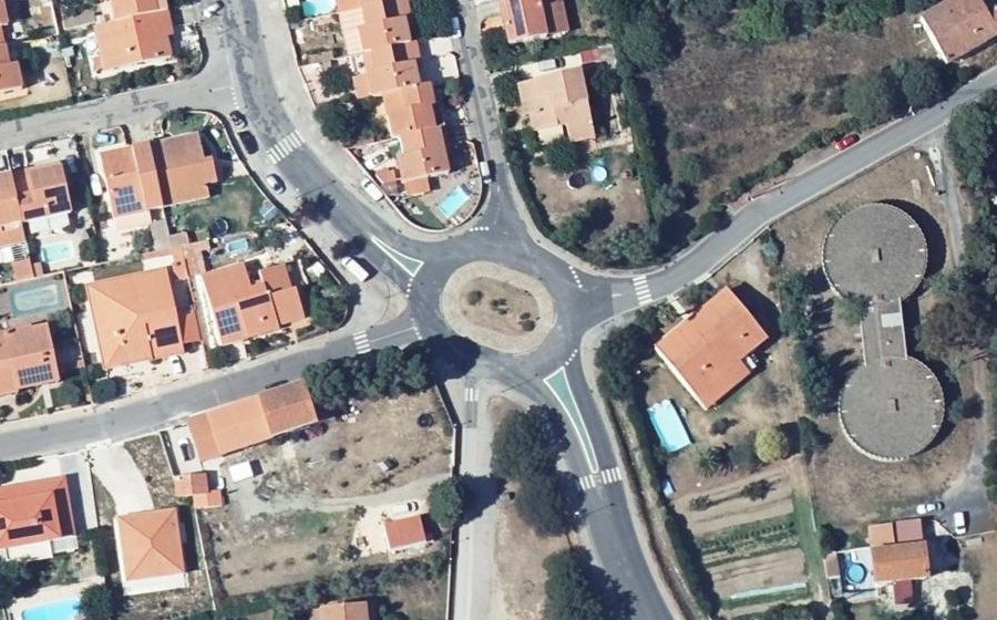 Vue aérienne du Rond-point anonyme n°25942055