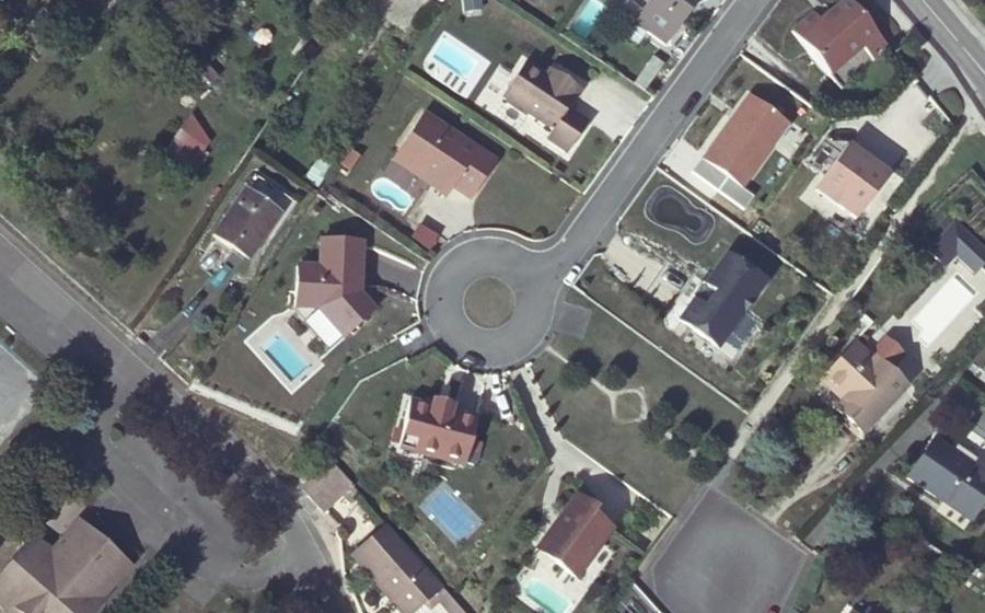 Vue aérienne du Rond-point anonyme n°259422687