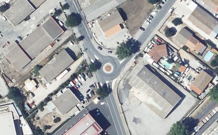 Vue aérienne du Rond-point anonyme n°25942394