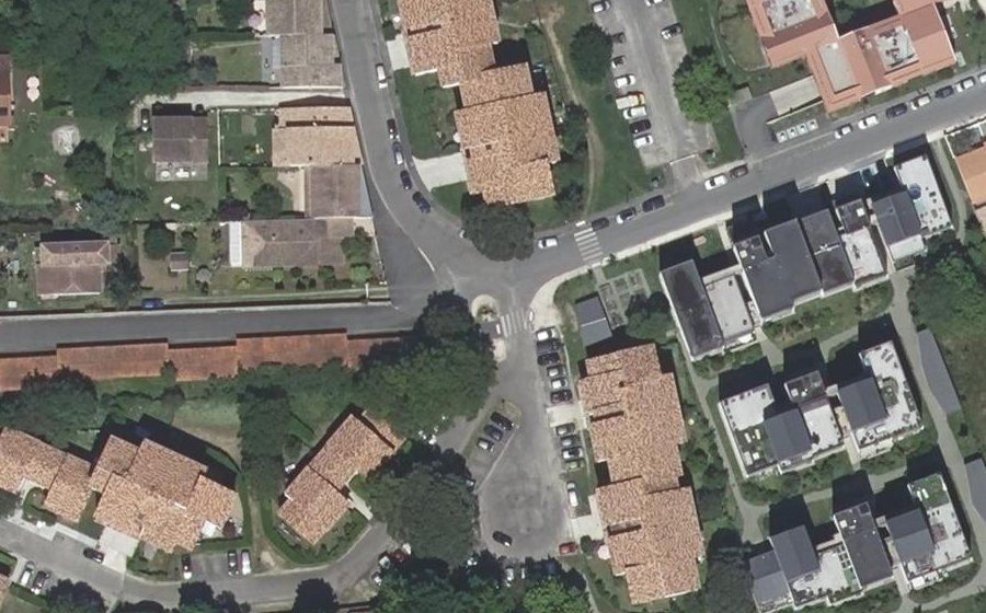 Vue aérienne du Rond-point anonyme n°25945213