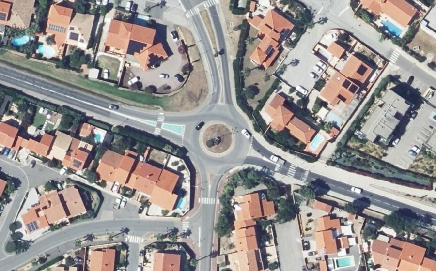 Vue aérienne du Rond-point anonyme n°25947241