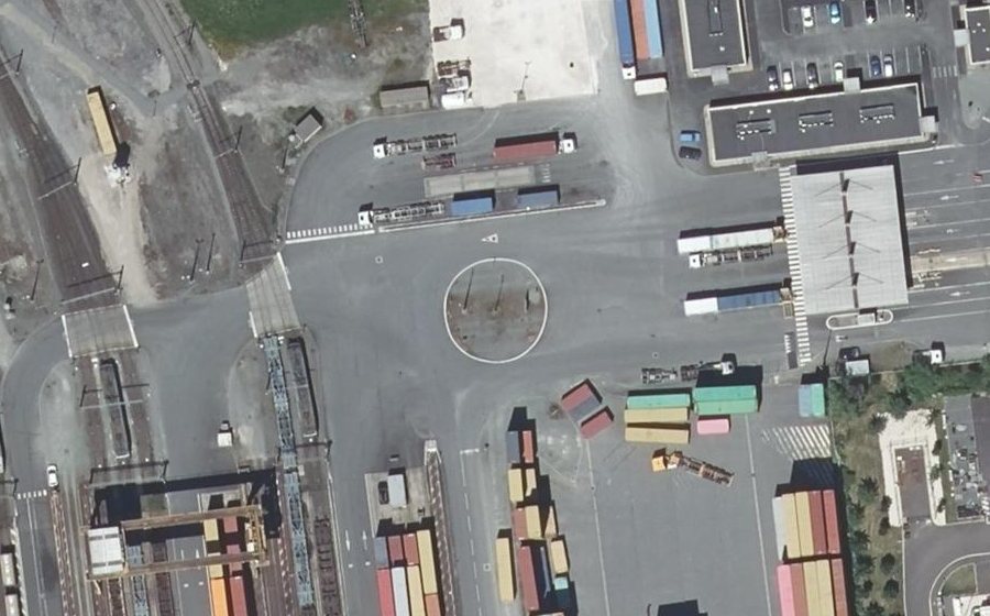 Vue aérienne du Rond-point anonyme n°25949771