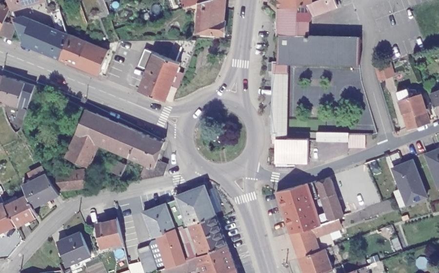 Vue aérienne du Rond-point anonyme n°25949951