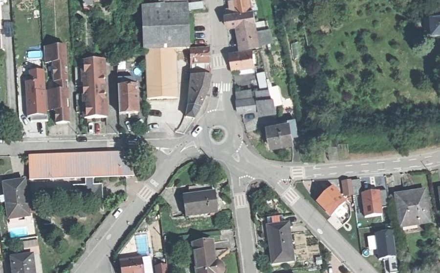 Vue aérienne du Rond-point anonyme n°25953916