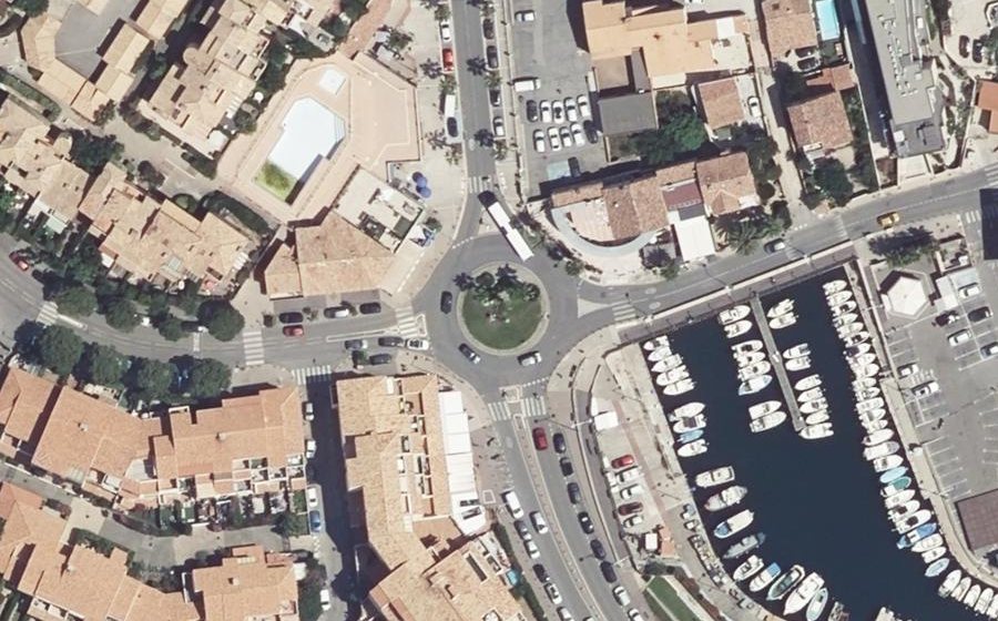 Vue aérienne du Rond-point anonyme n°25961689