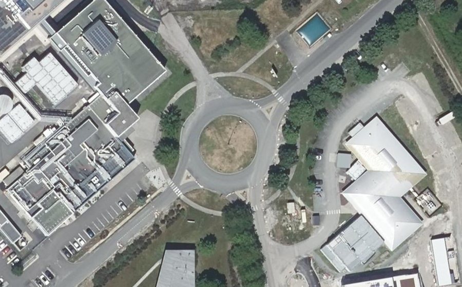 Vue aérienne du Rond-point anonyme n°25962137