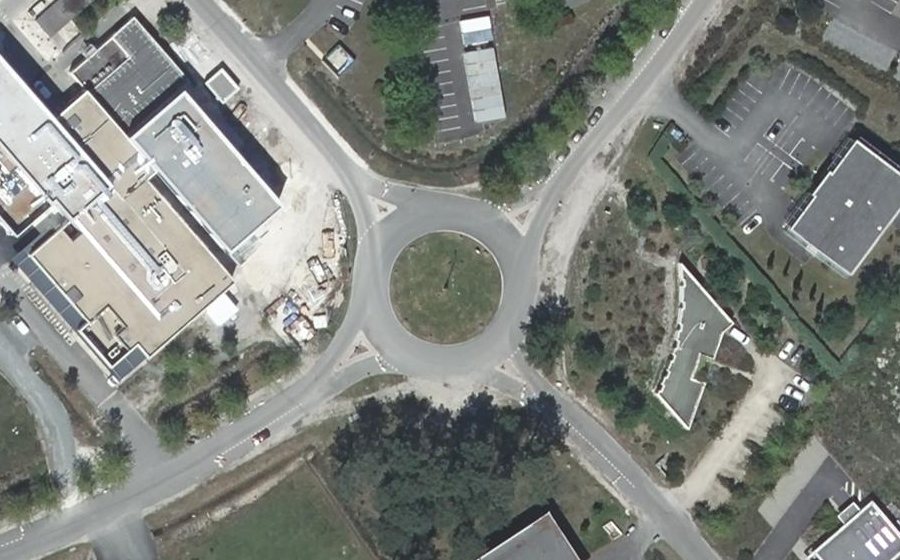 Vue aérienne du Rond-point anonyme n°25962144