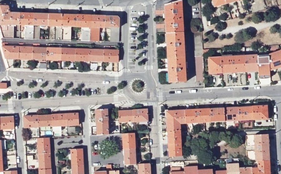 Vue aérienne du Rond-point anonyme n°25963779