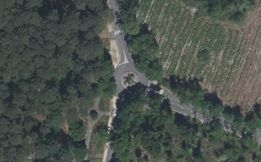 Vue aérienne du Rond-point anonyme n°25964253
