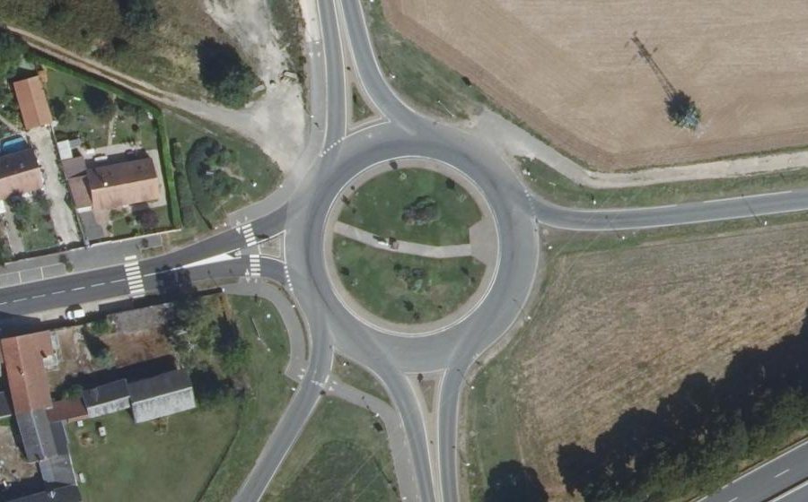 Vue aérienne du Rond-point anonyme n°25966652
