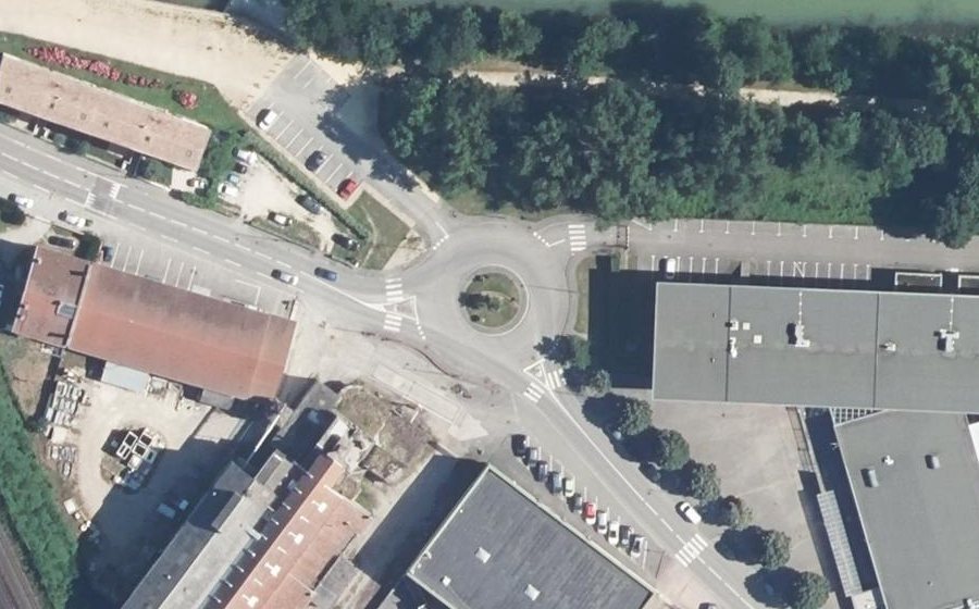 Vue aérienne du Rond-point anonyme n°25966676