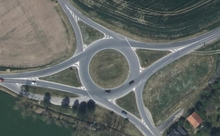 Vue aérienne du Rond-point anonyme n°25967187