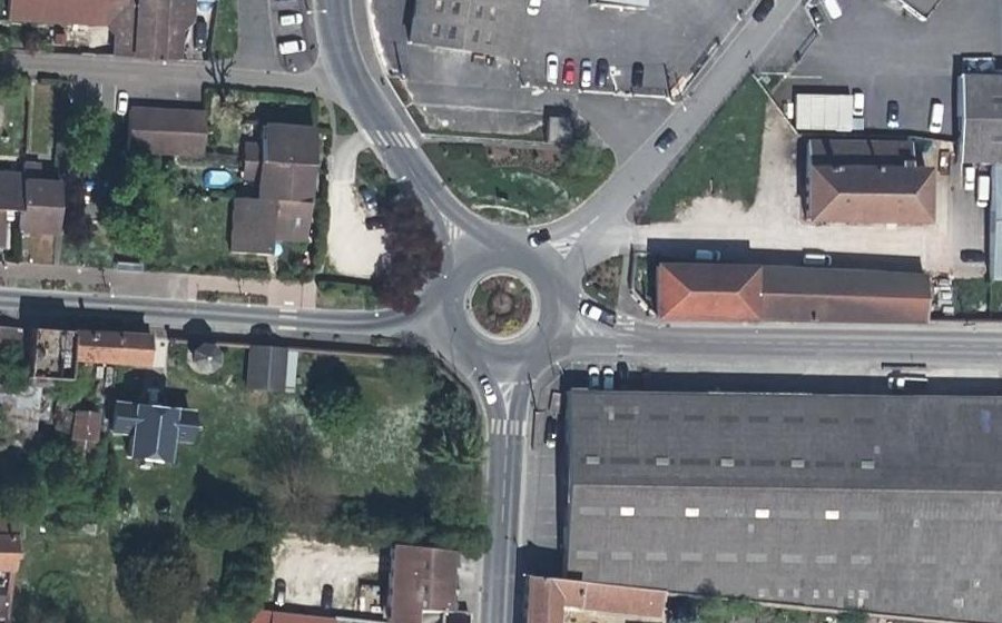 Vue aérienne du Rond-point anonyme n°25967336