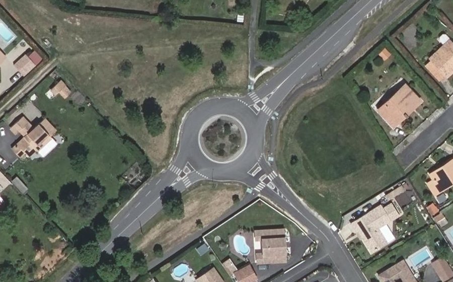 Vue aérienne du Rond-point anonyme n°25968951