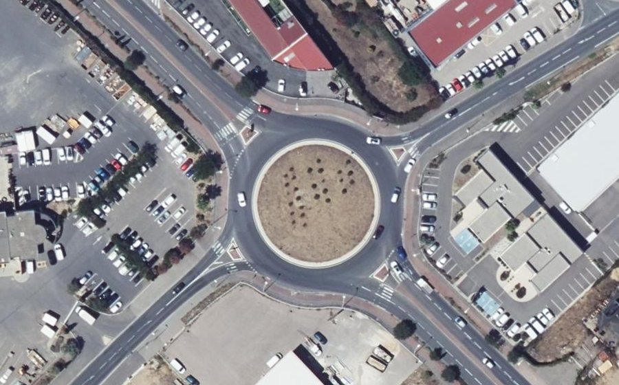 Vue aérienne du Rond-point anonyme n°25972463